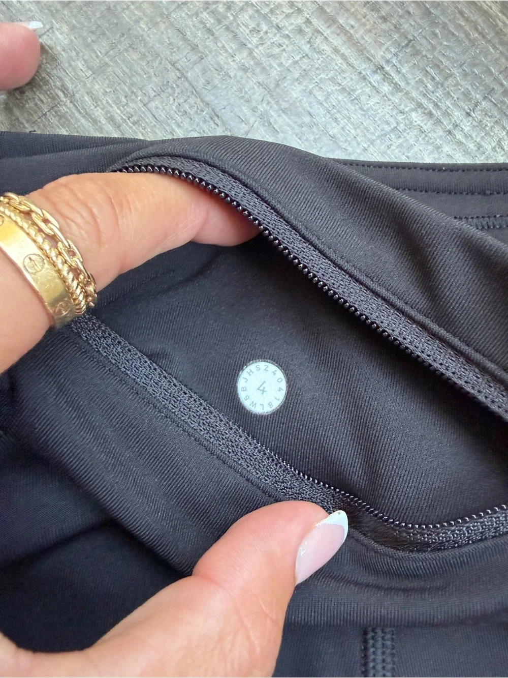lululemon athletica Black Workout Leggings with Hidden Pocket sz 4